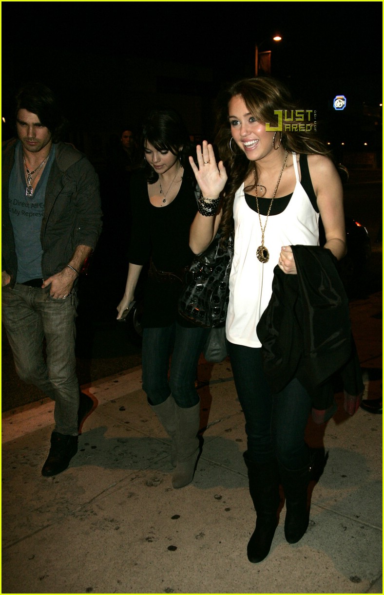 Miley, Selena, Demi: Koi Cuties