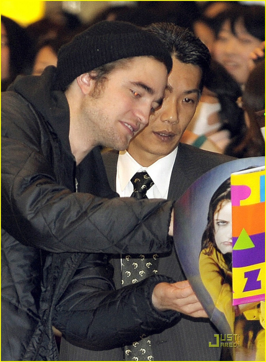 Robert Pattinson Brings Twilight to Tokyo