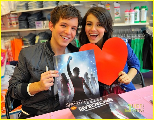 Simon Curtis & Victoria Justice: Spectacular Sweeties