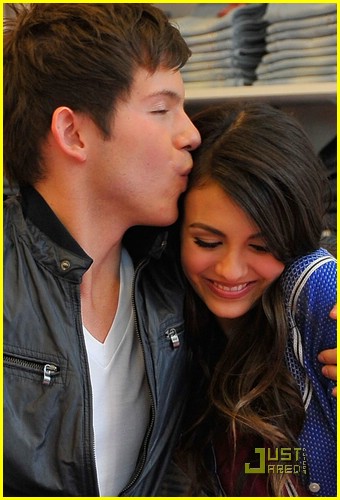 Simon Curtis & Victoria Justice: Spectacular Sweeties