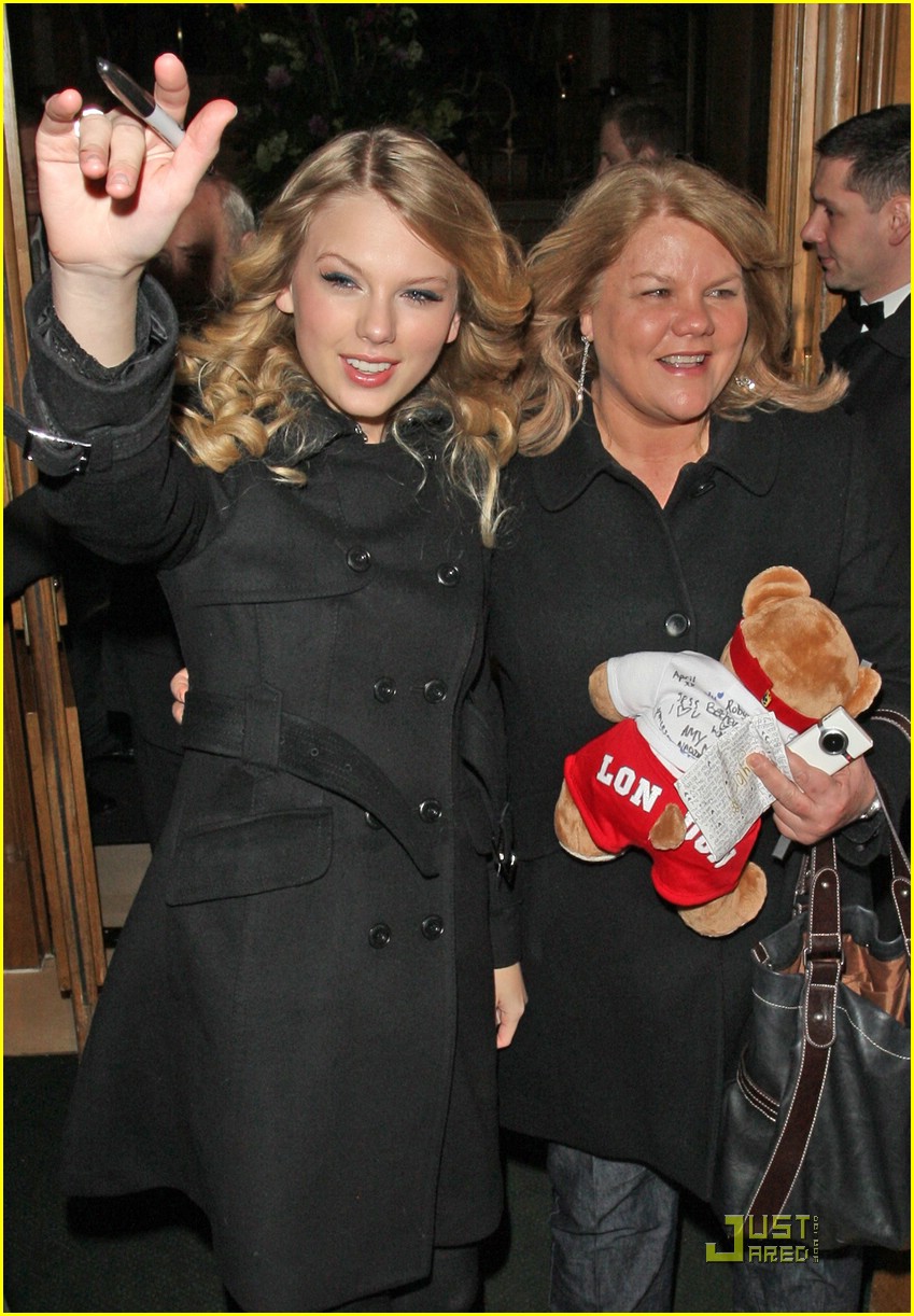 Taylor Swift: No Rules About Dating Celebs