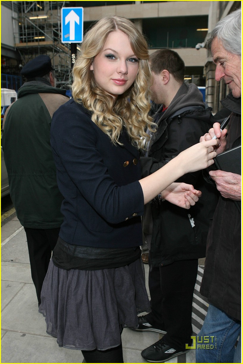 Taylor Swift: Radio Two, Three, Four