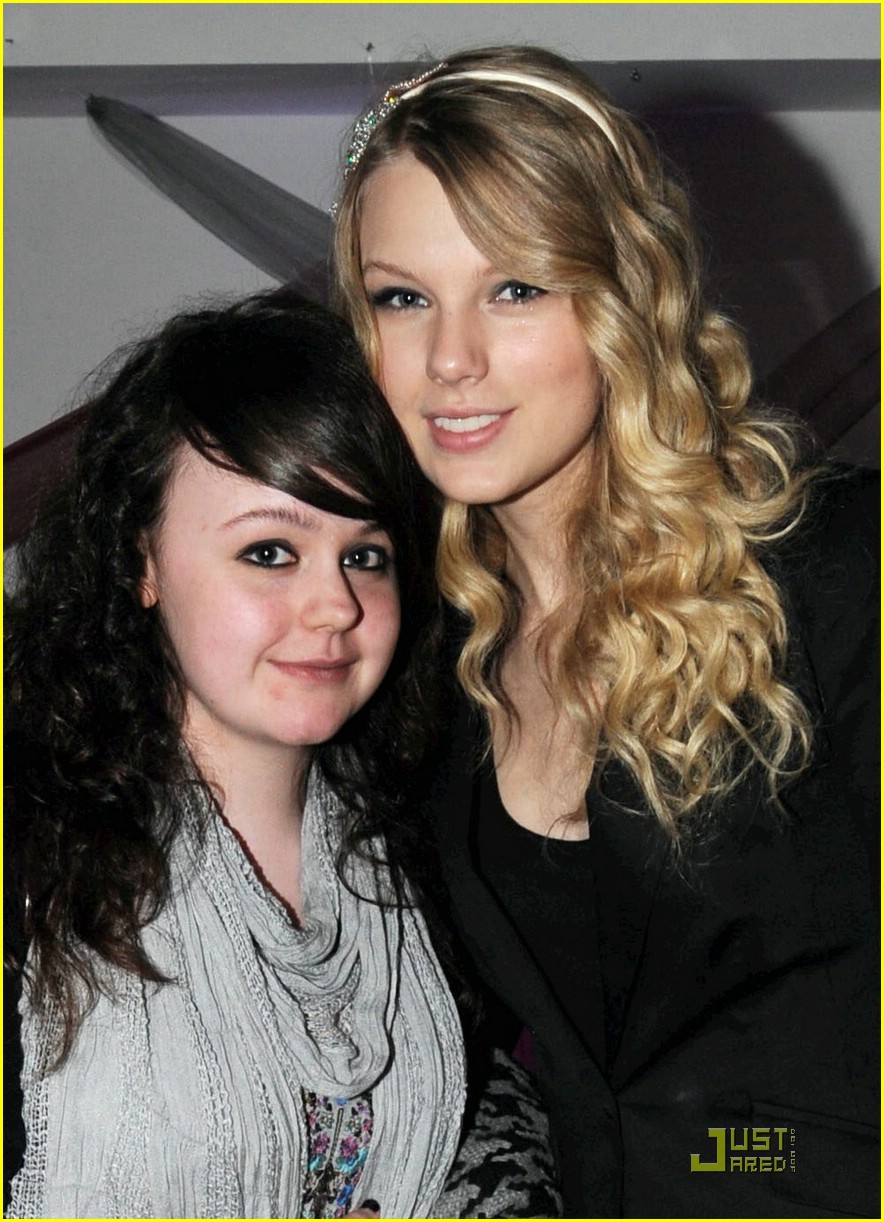 Taylor Swift Makes Manchester Music