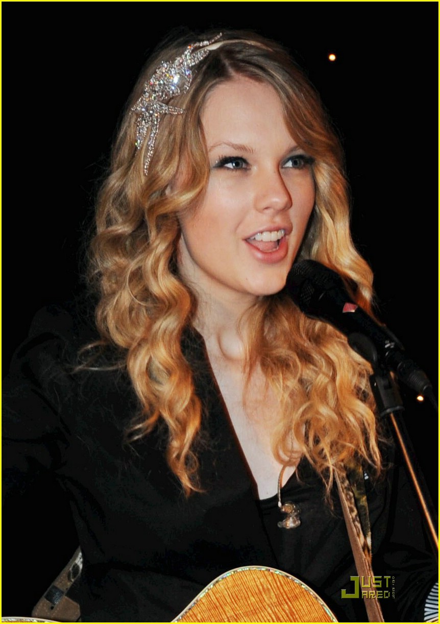 Taylor Swift Makes Manchester Music