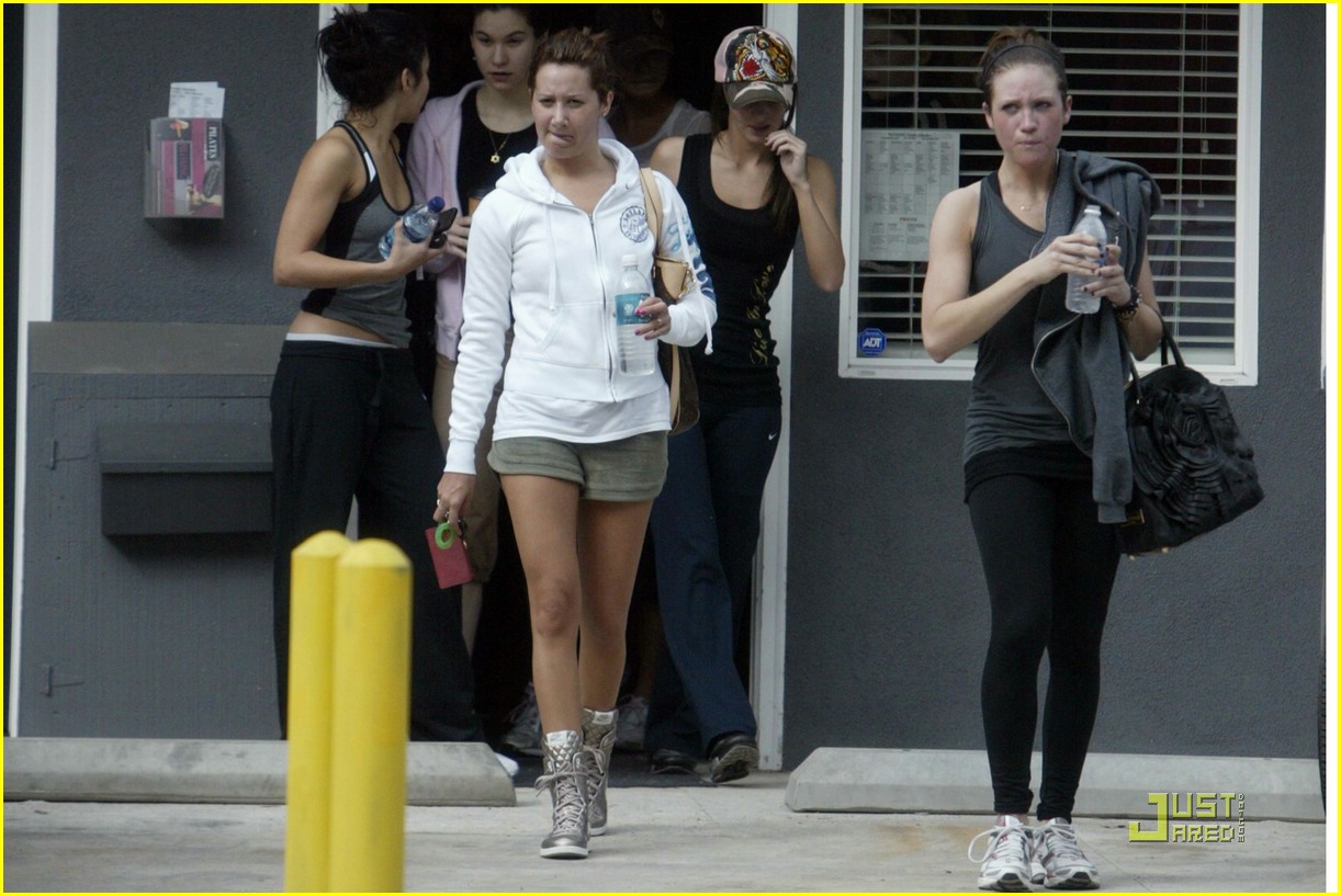 Ashley Tisdale is Puerco Espin Pretty