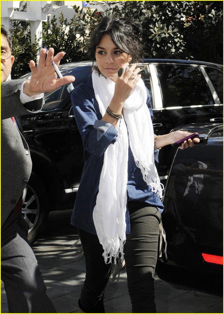 Vanessa Hudgens is White Scarf Wonderful
