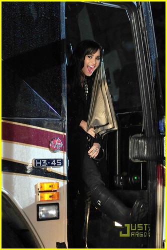 Demi Lovato is Singin' In The Rain