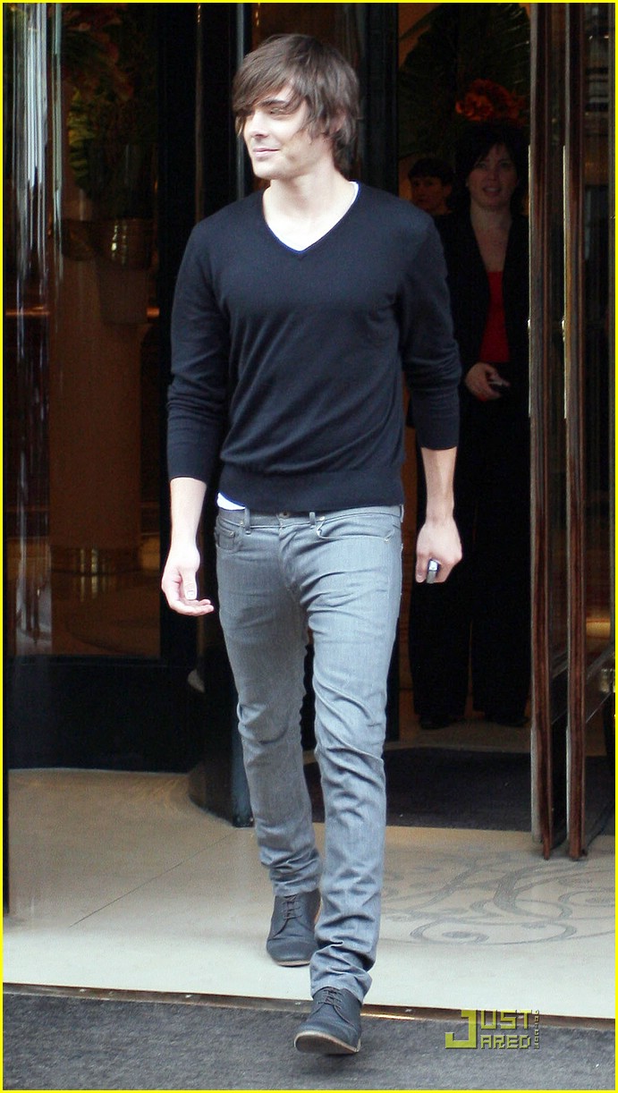 Zac Efron: Fan Frenzy in France!