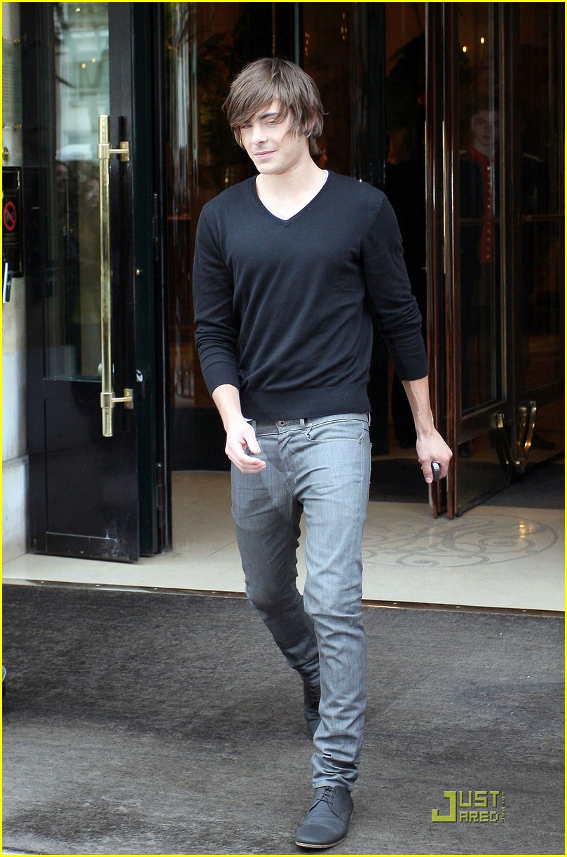 Zac Efron: Fan Frenzy in France!