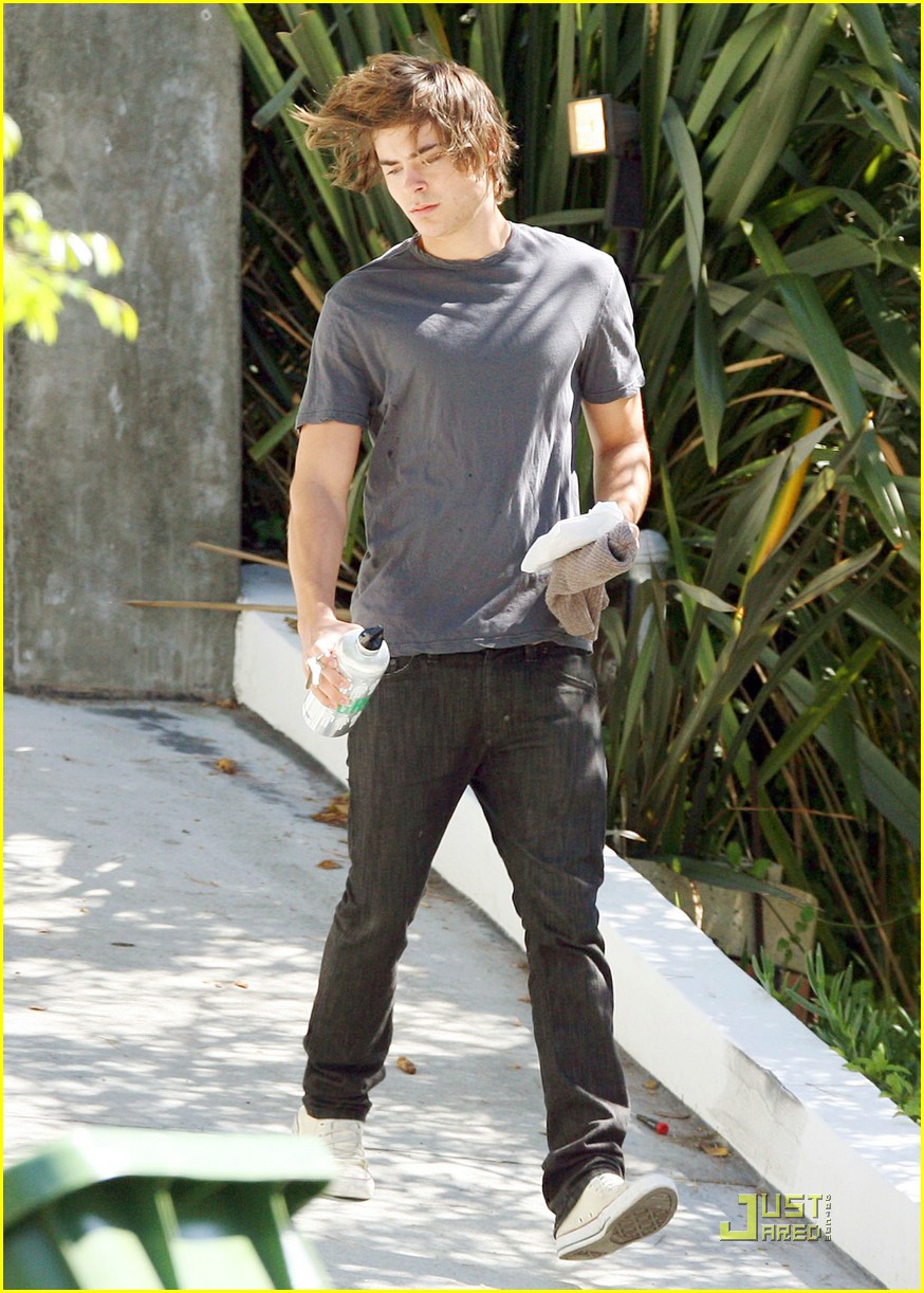 Zac Efron: Hair Flip Fun