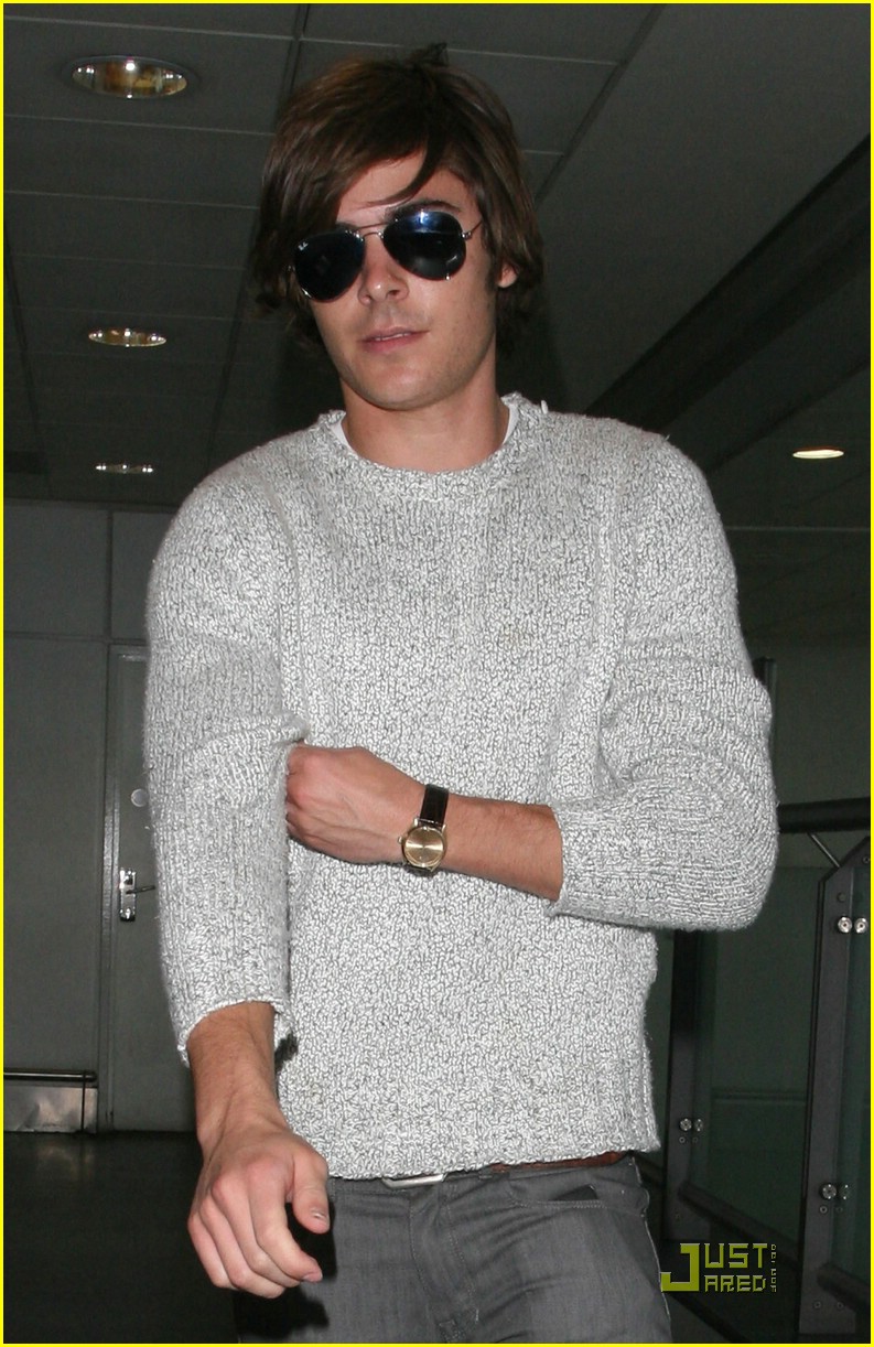 Zac Efron Heads Into Heathrow