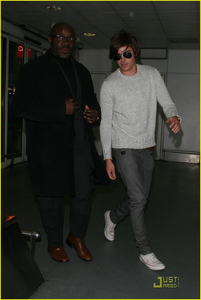 Zac Efron Heads Into Heathrow