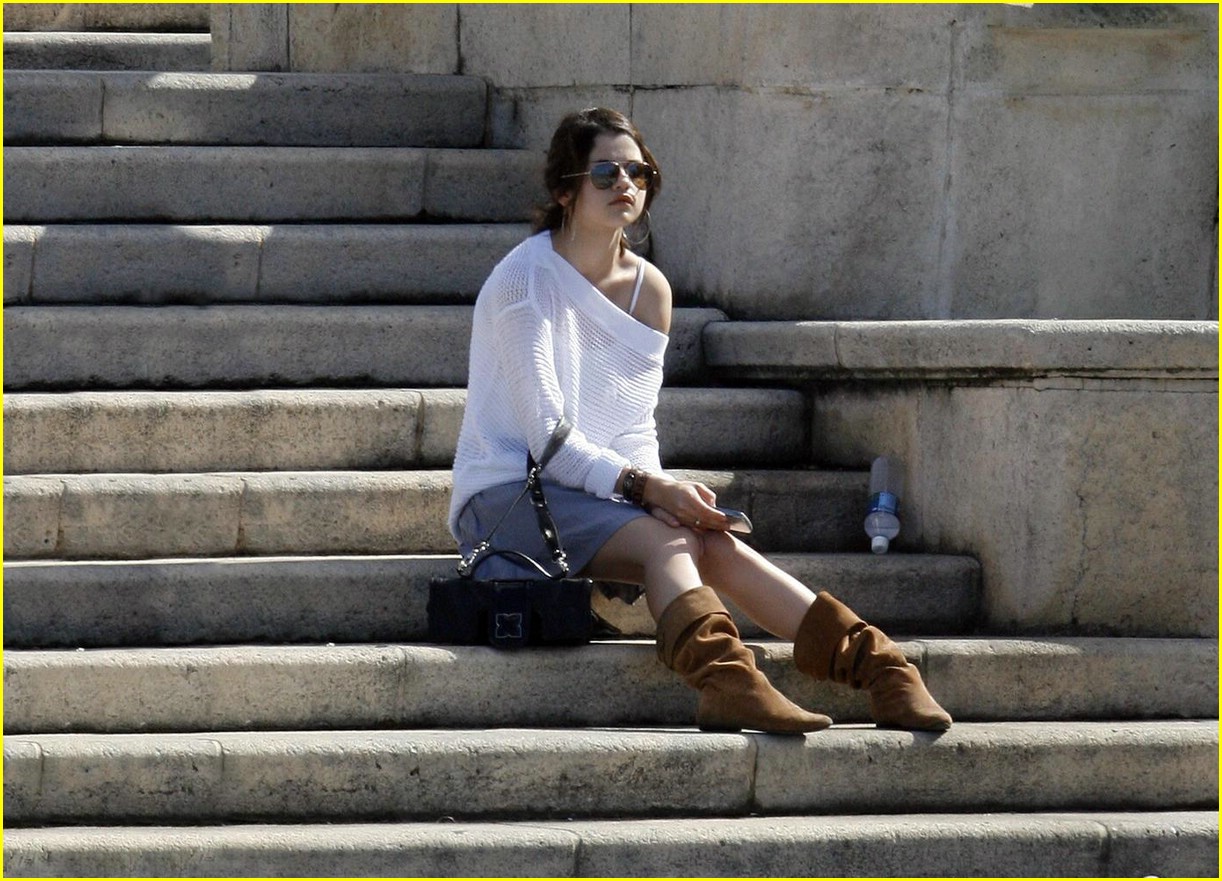 Selena Gomez: San Juan Sightseeing