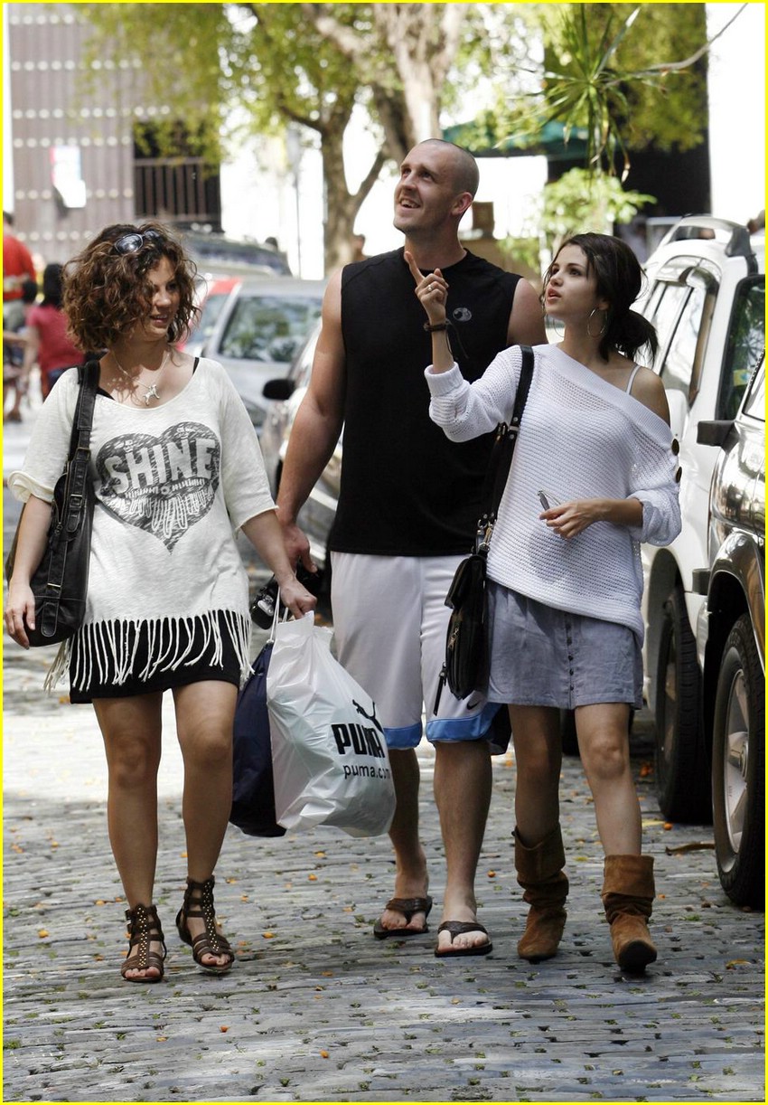 Selena Gomez: San Juan Sightseeing
