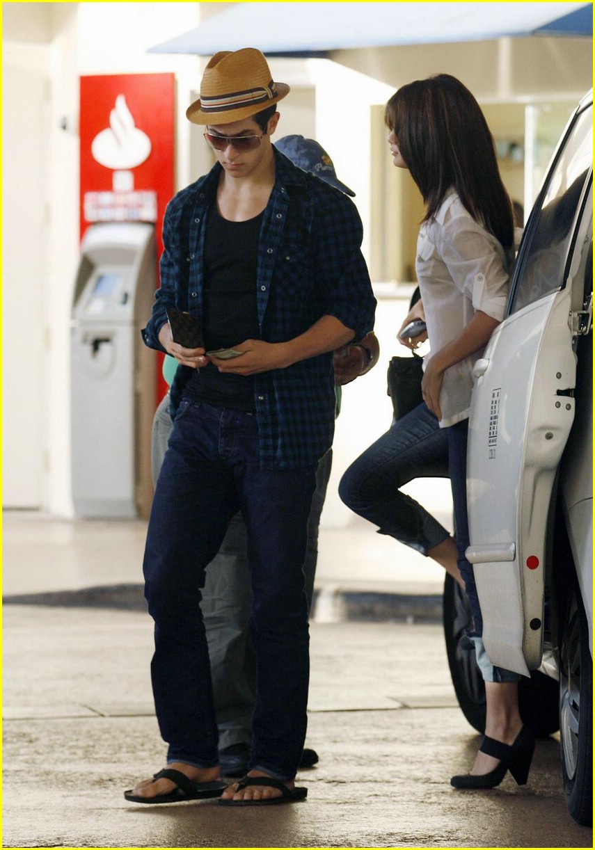 David Henrie & Selena Gomez: Dining Duo