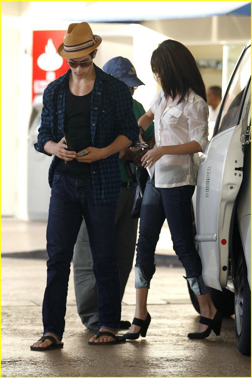 David Henrie & Selena Gomez: Dining Duo
