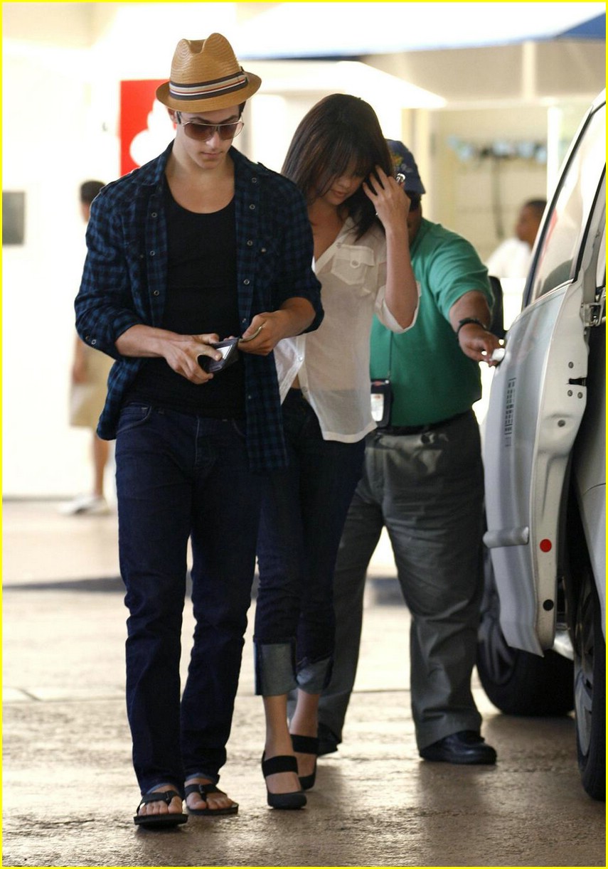 David Henrie & Selena Gomez: Dining Duo