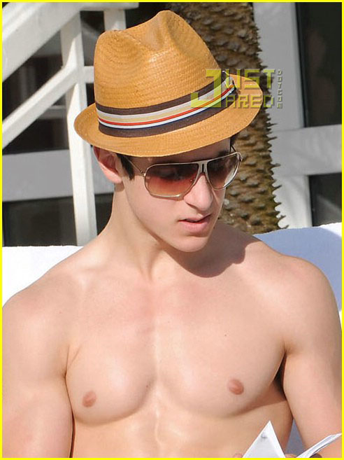 David Henrie & Selena Gomez: Poolside People