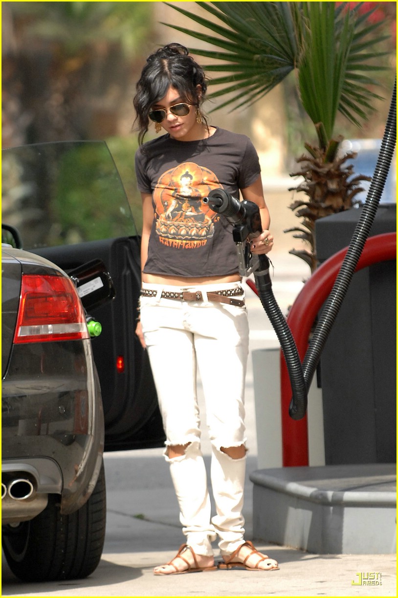 Vanessa Hudgens is Kathmandu Cute