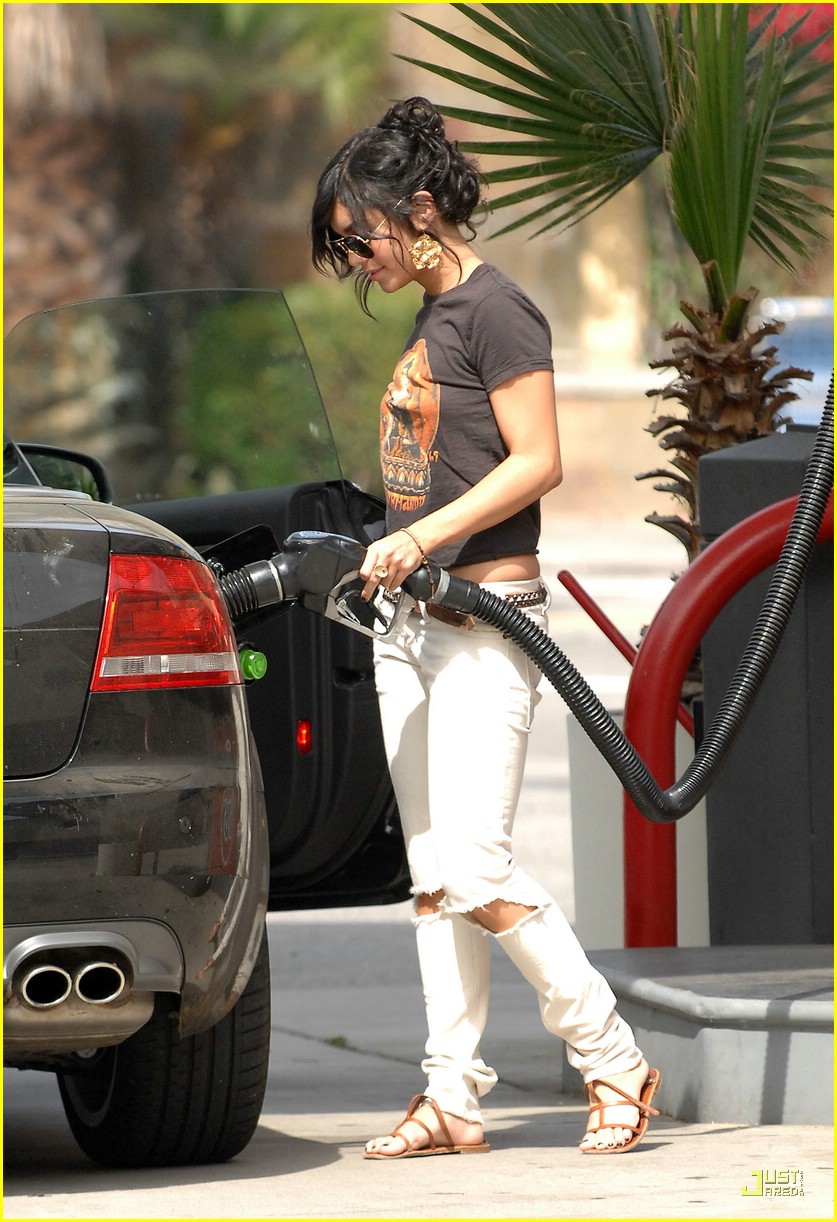Vanessa Hudgens is Kathmandu Cute