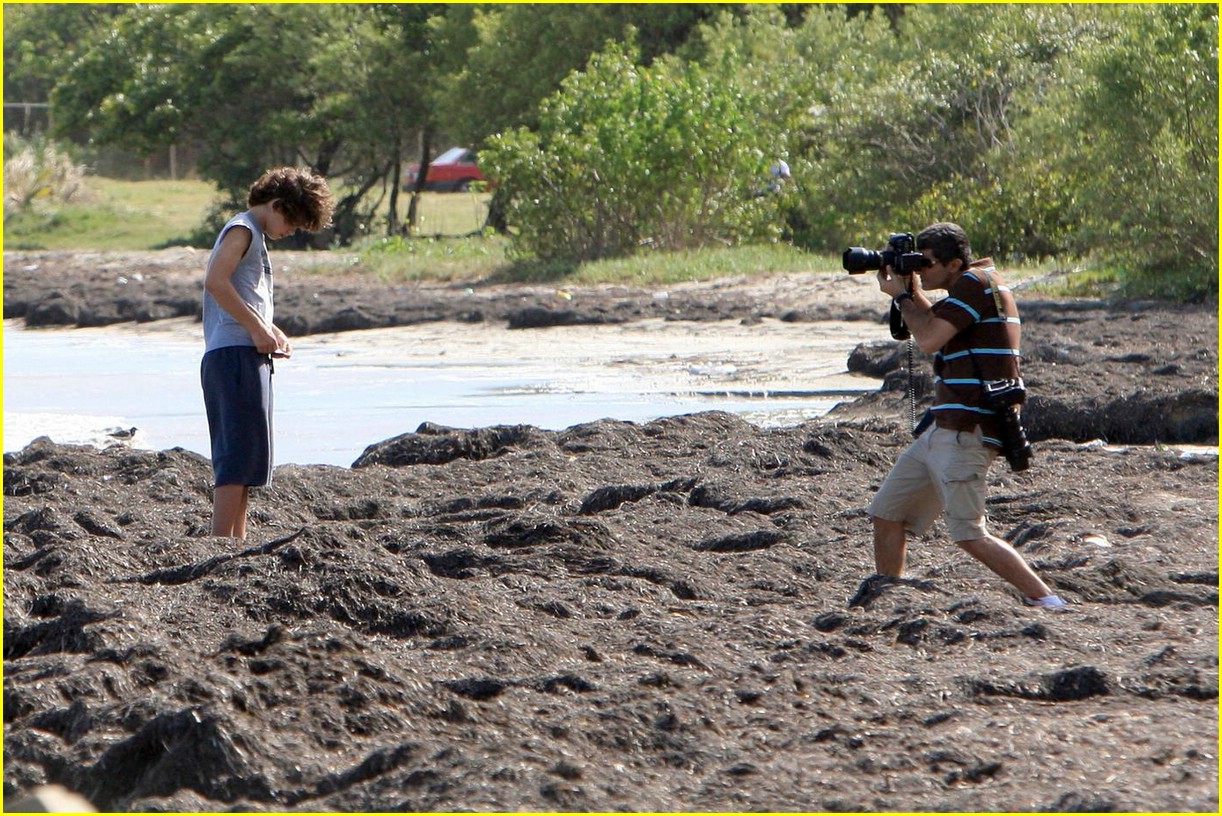 Jake T. Austin: Sleeveless in San Juan