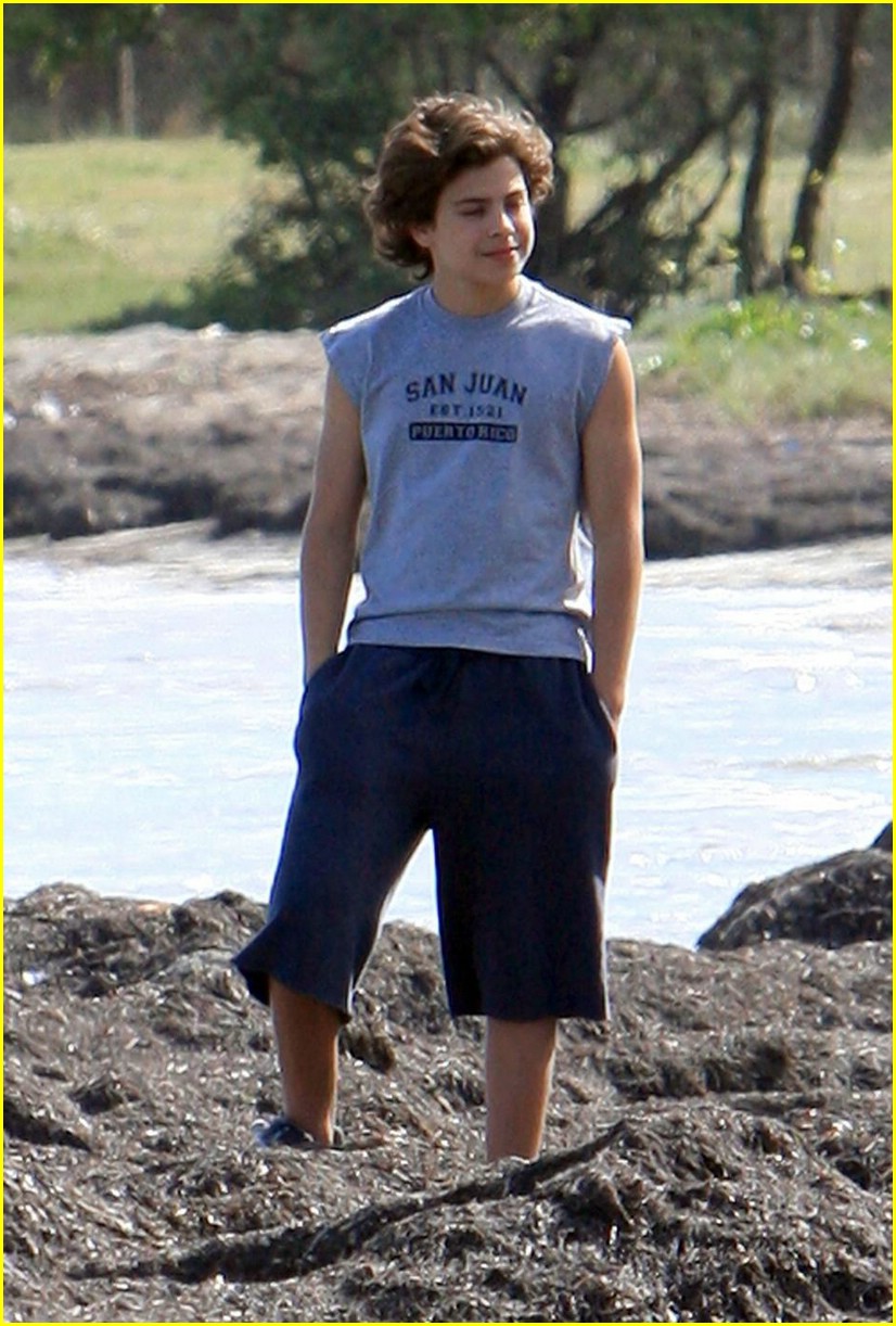 Jake T. Austin: Sleeveless in San Juan