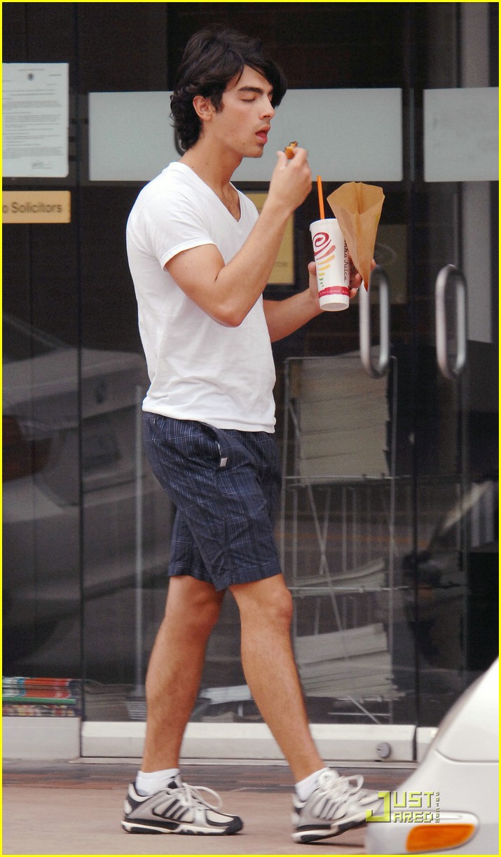 Joe Jonas Loves Jamba Juice