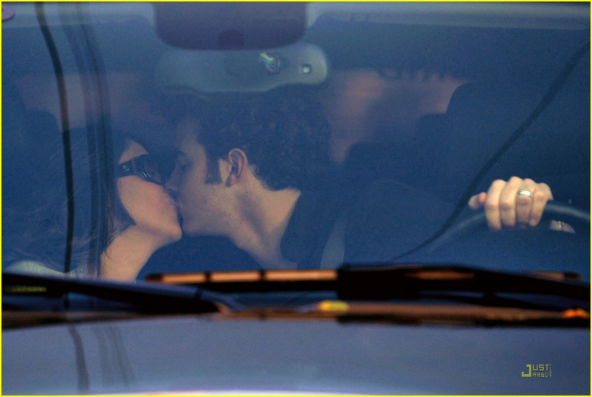Kevin Jonas & Danielle Deleasa: Kissin' Cuties