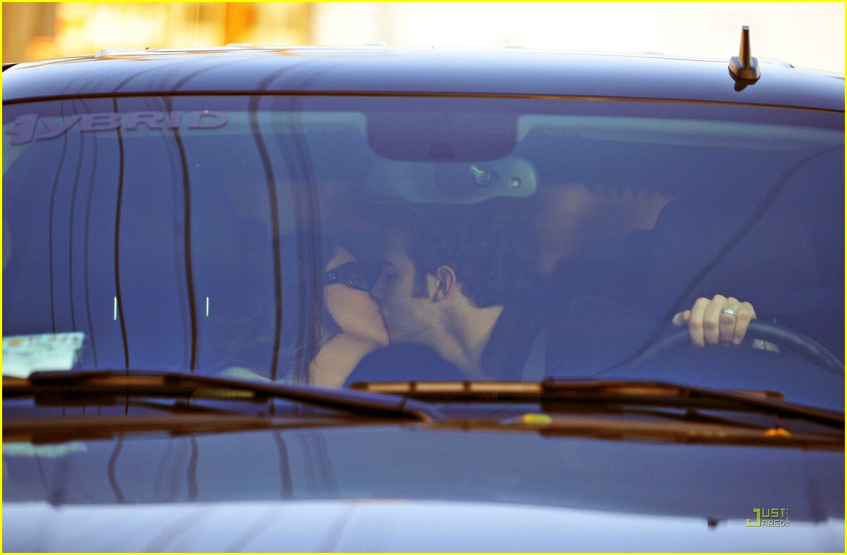Kevin Jonas & Danielle Deleasa: Kissin' Cuties