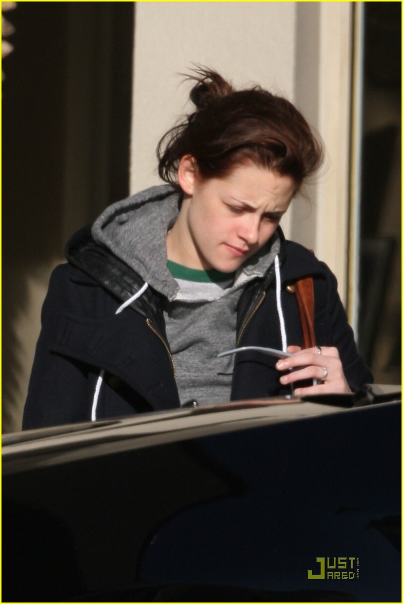 Kristen Stewart is Canada Cute