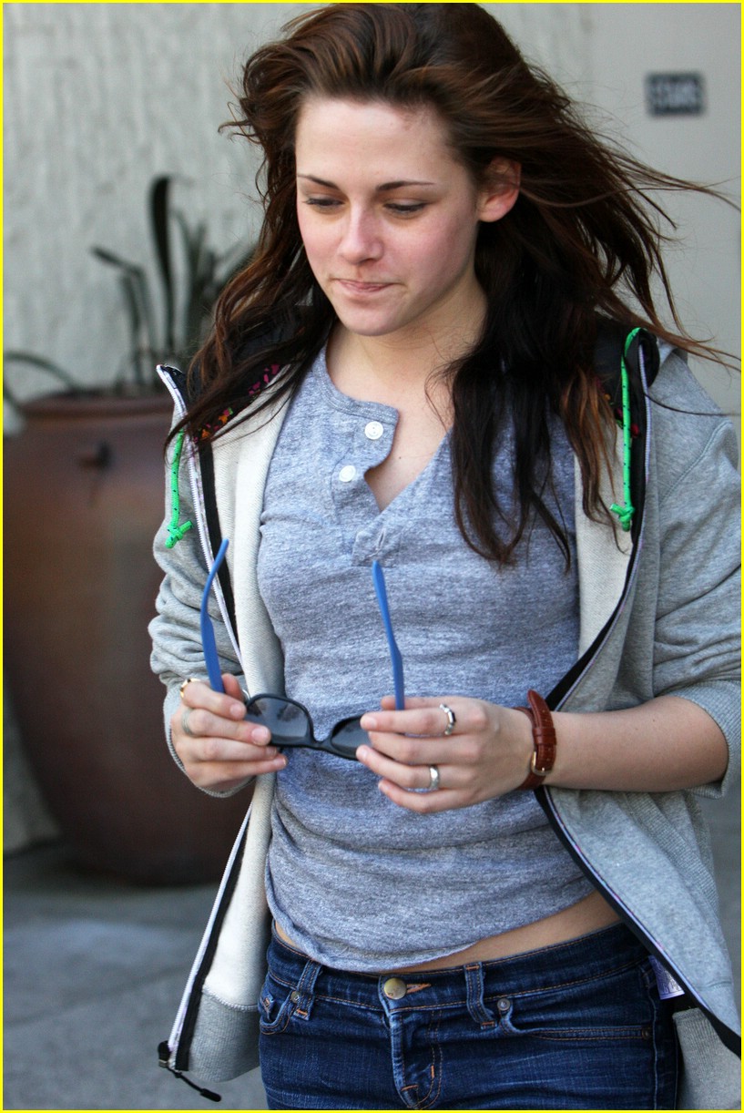 Kristen Stewart is a Cake Eater