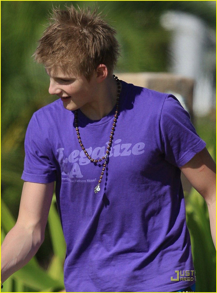 Alexander Ludwig is a Hawaii Hottie