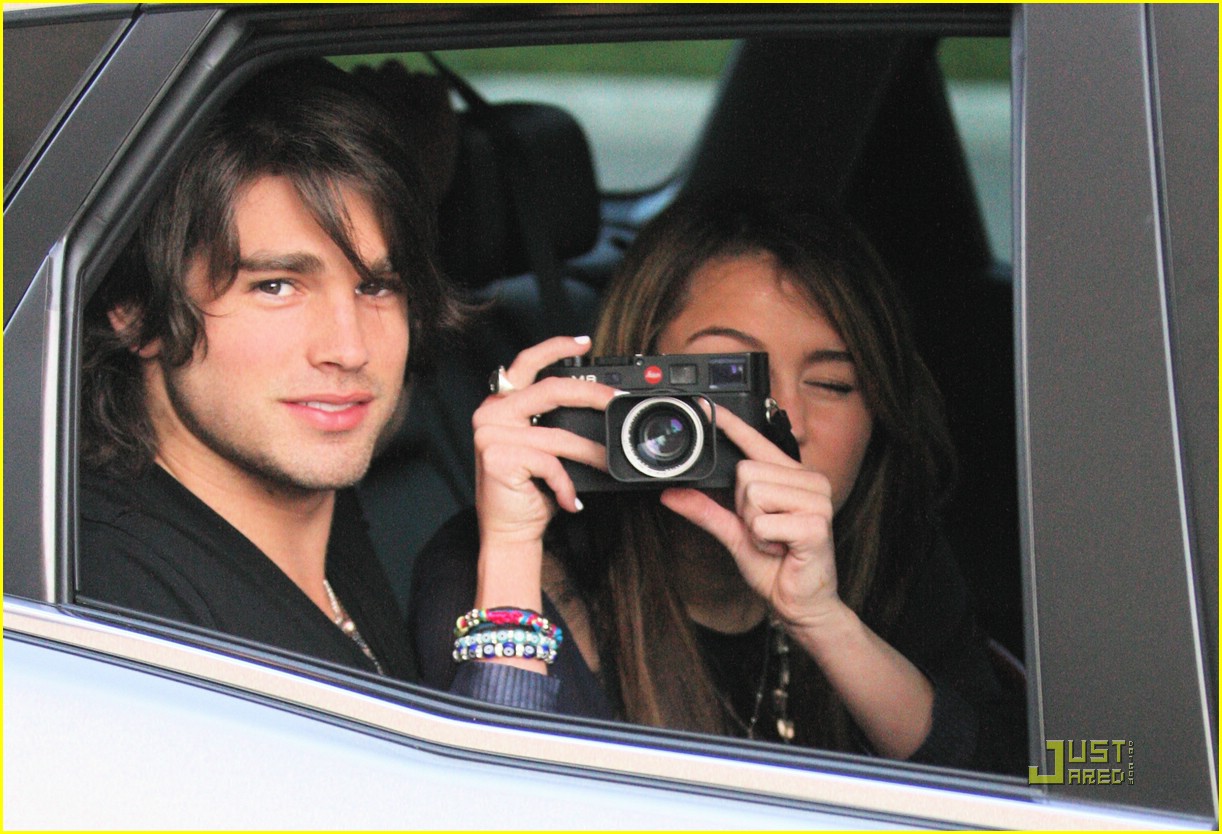 Miley Cyrus & Justin Gaston: Snapping Sweeties