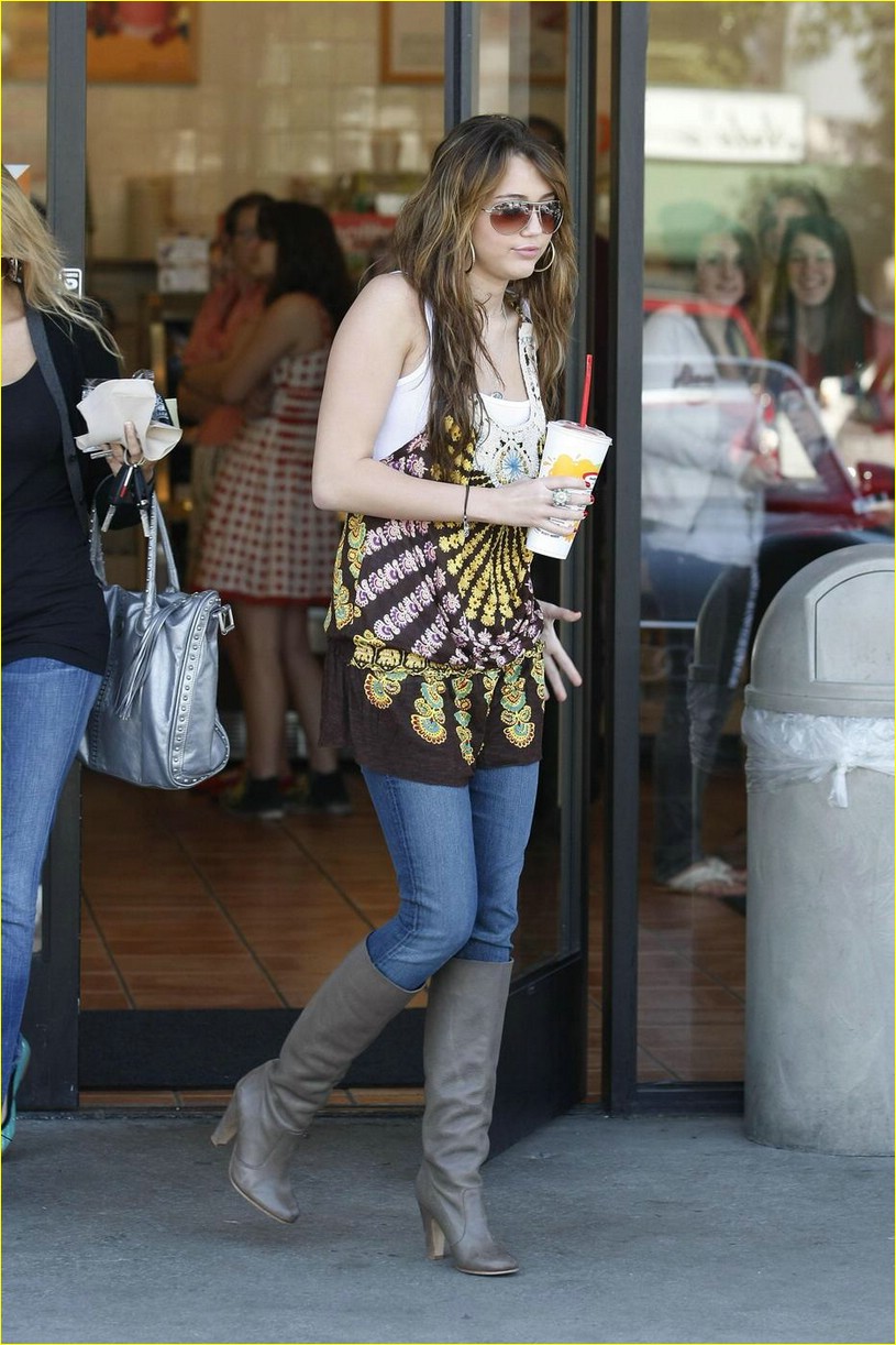 Miley Cyrus is Smoothie Sweet