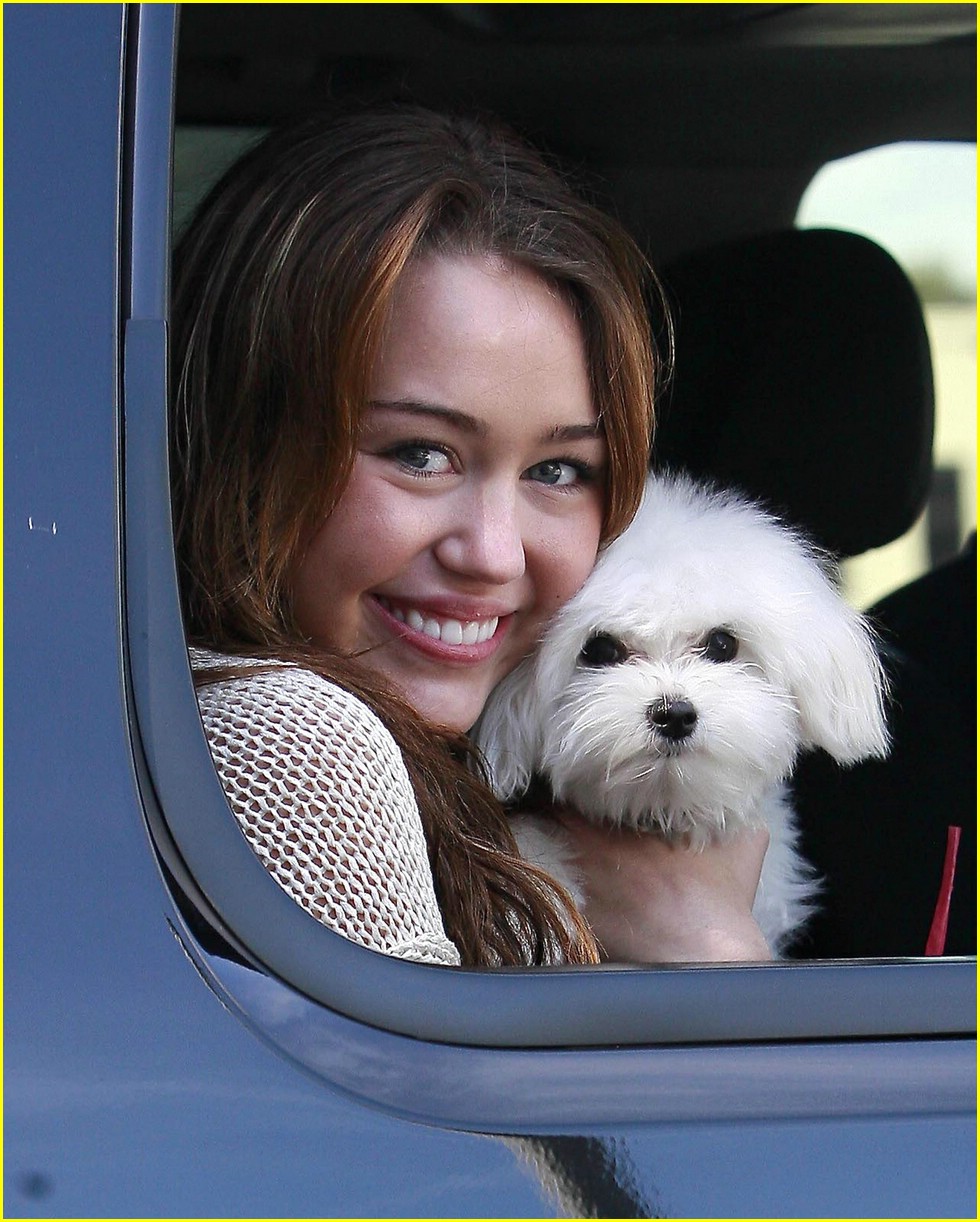 Miley & Sofie Cyrus: Sunday Stroll