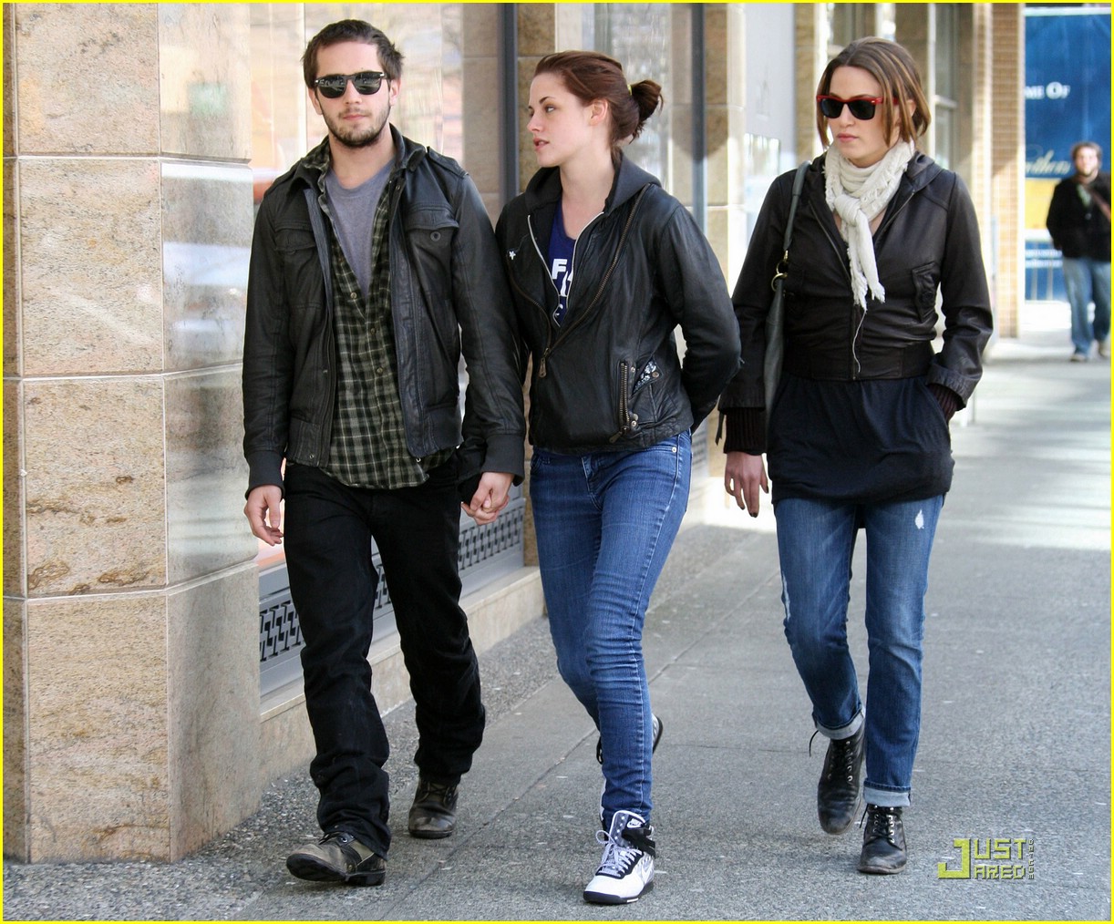 Kristen Stewart & Michael Angarano: Sushi Sweethearts