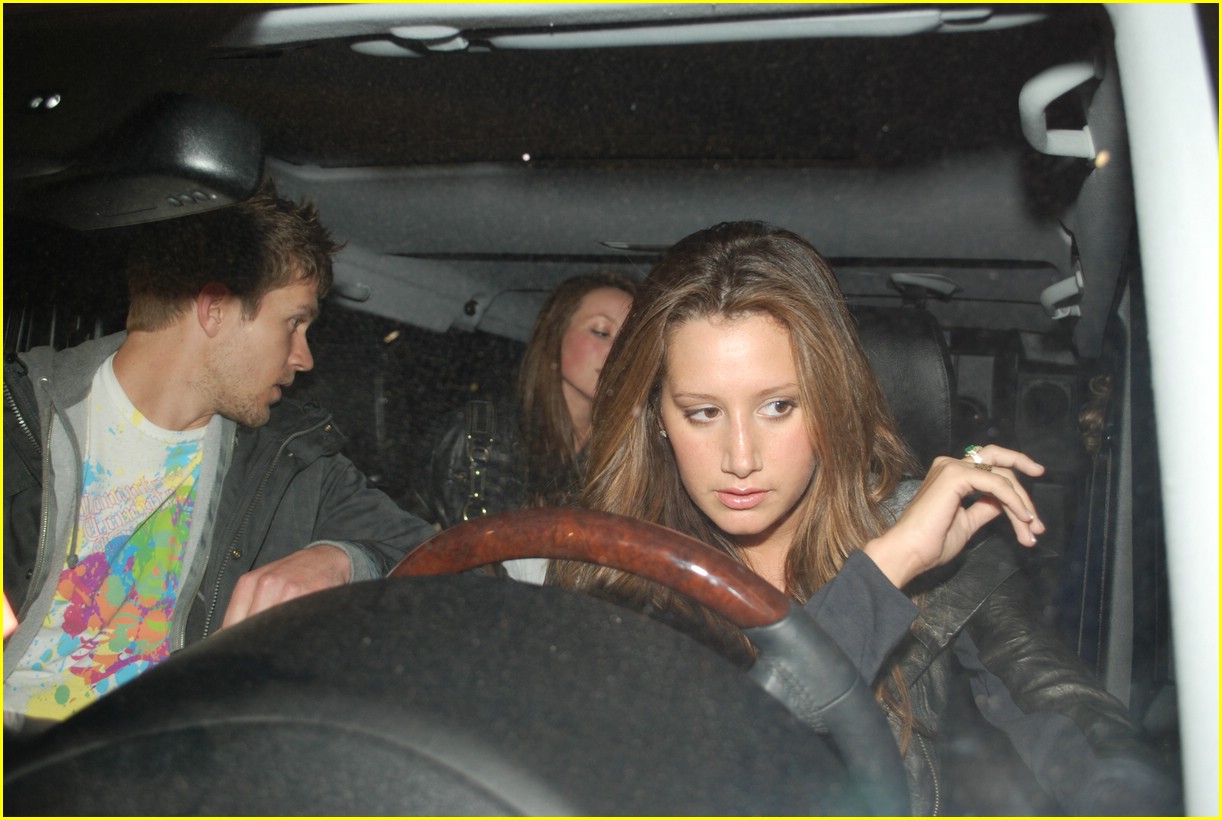 Ashley Tisdale is H.Wood Hot