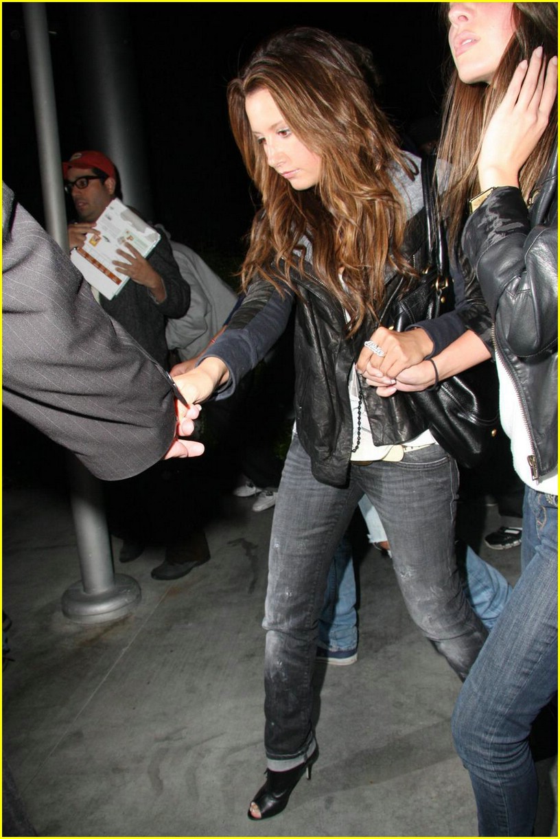 Ashley Tisdale is H.Wood Hot