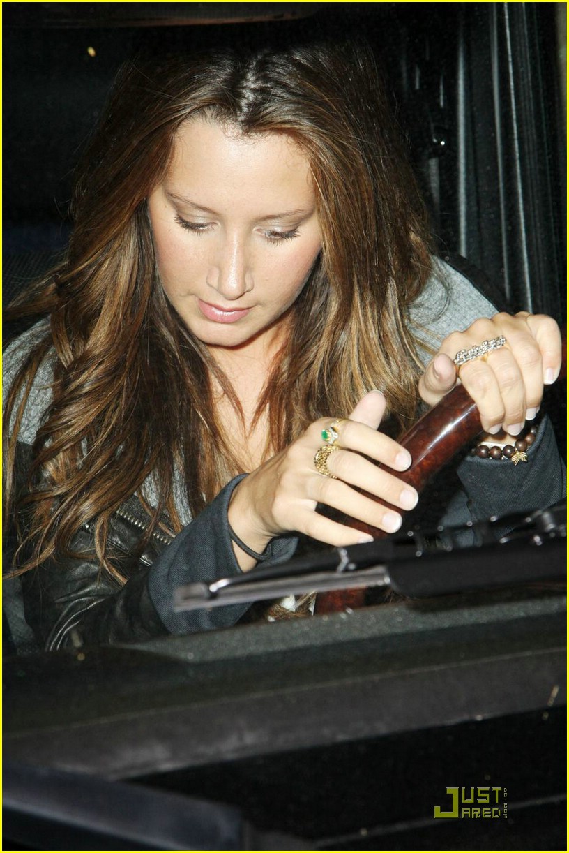 Ashley Tisdale is H.Wood Hot