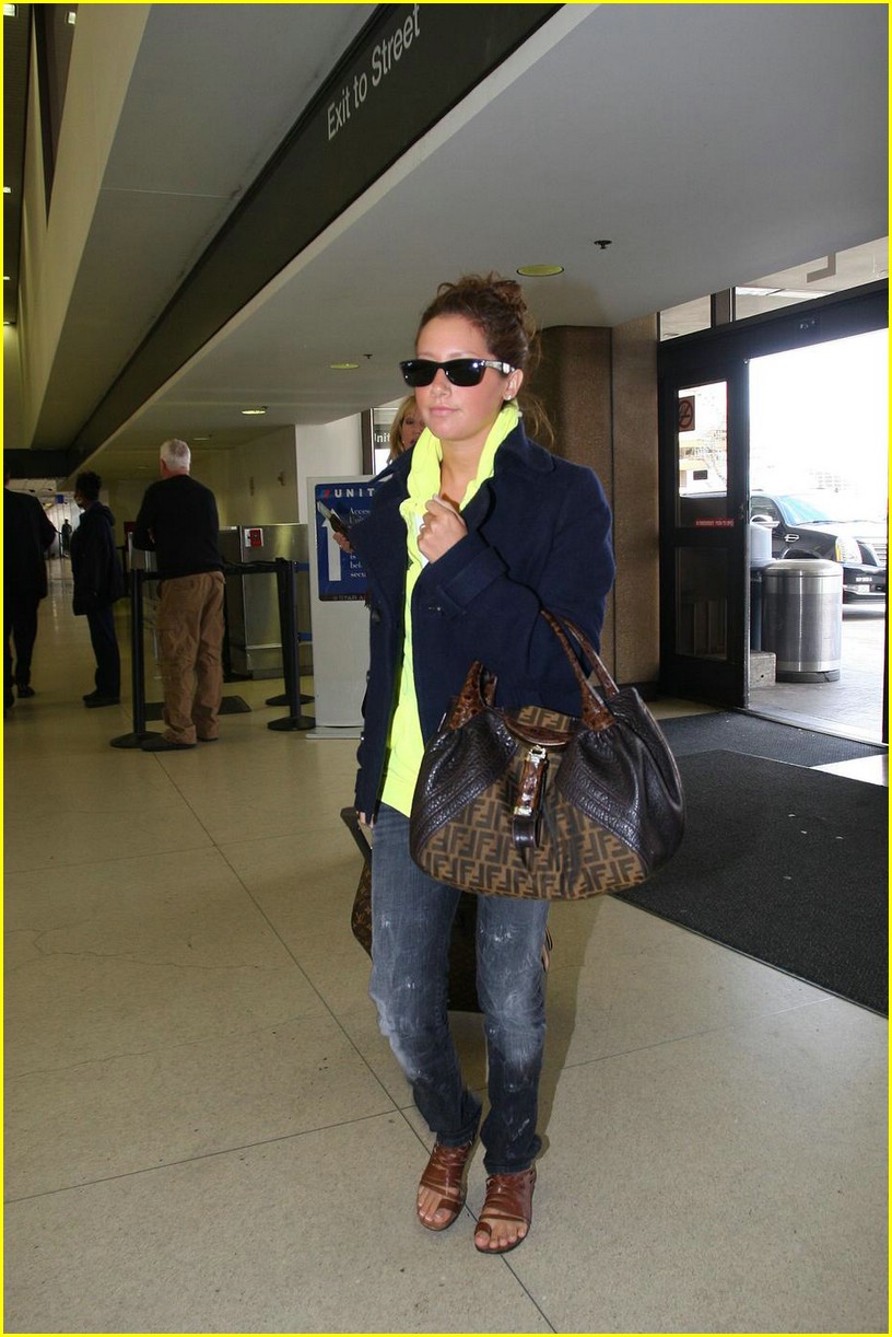 Ashley Tisdale Bolts Into The Big Apple