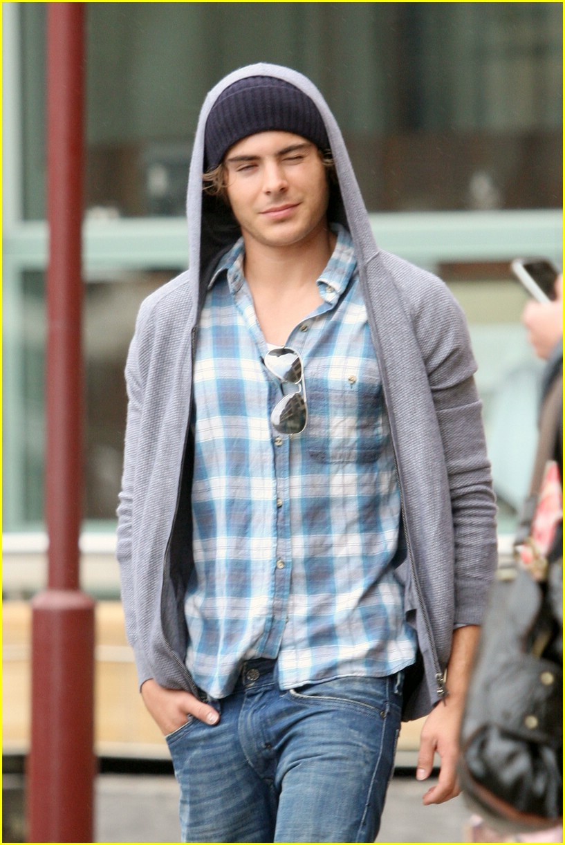 Zac Efron's Sydney Stroll