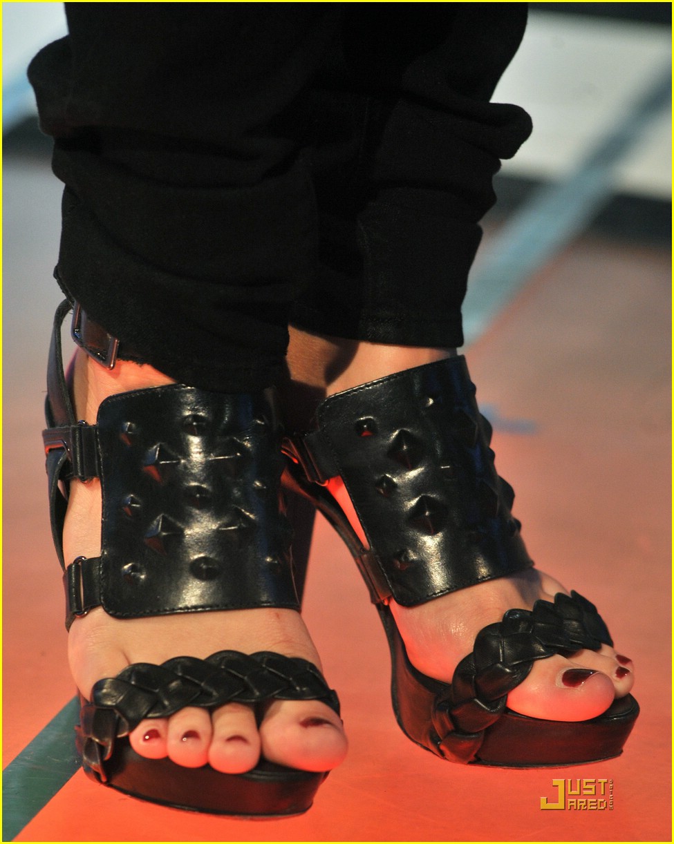 Demi Lovato Digs London's Dungeons