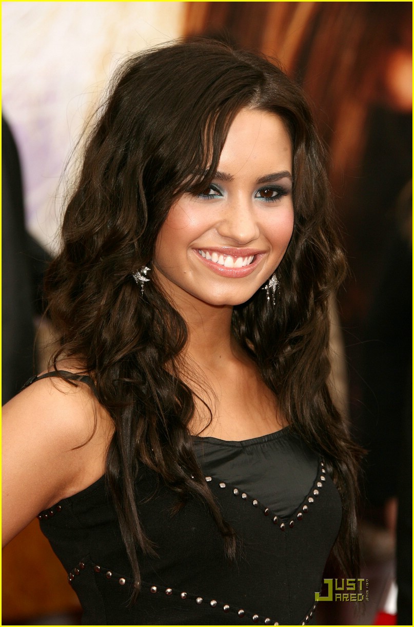 Demi Lovato: Brilliant in Black