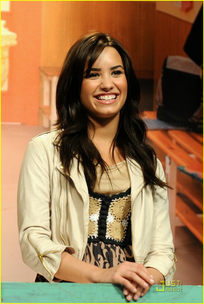 Demi Lovato Brings Music to Madrid