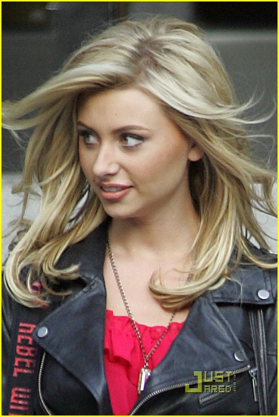 Vanessa Hudgens & Alyson Michalka: Bandslam Beauties