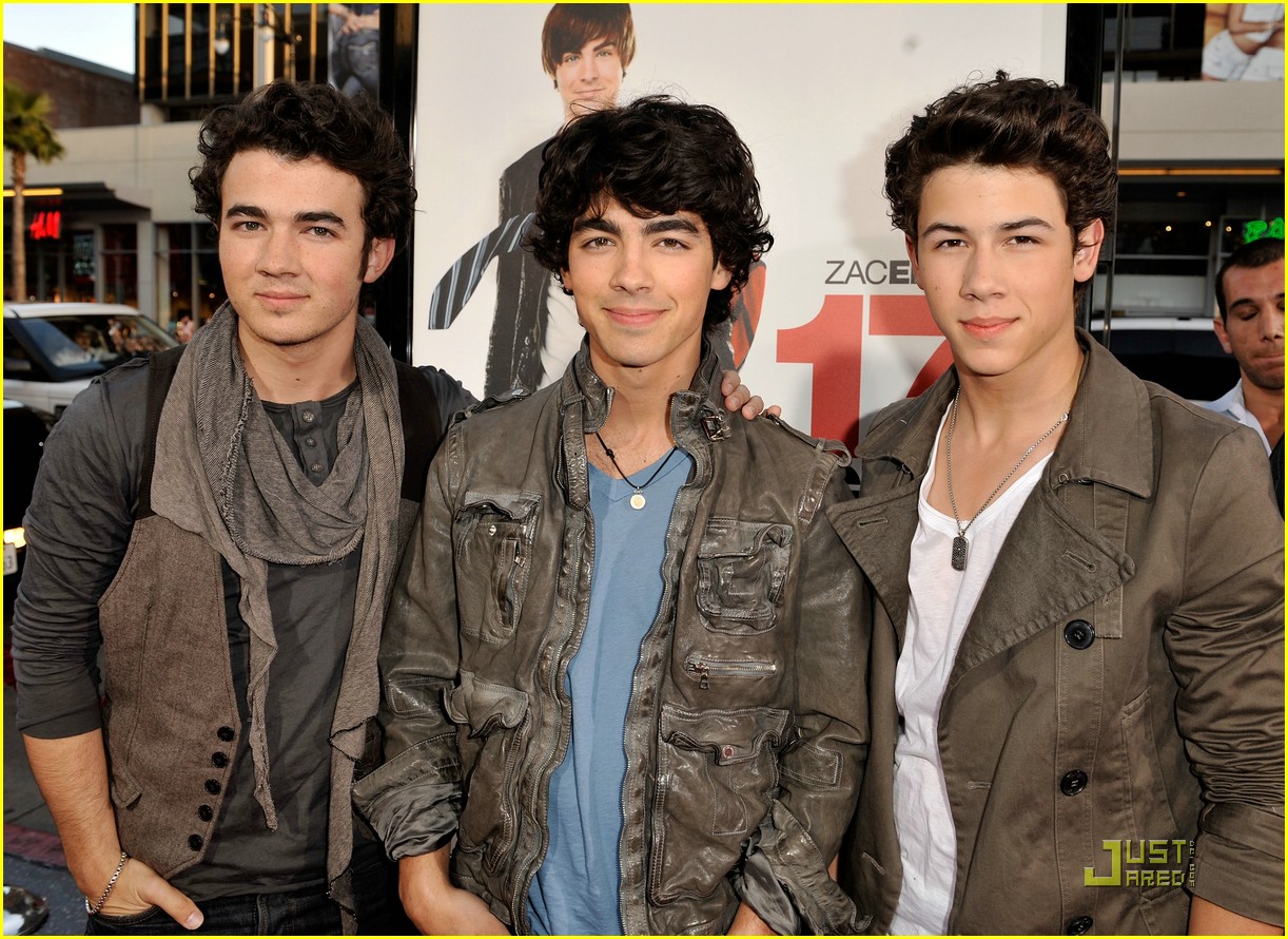 Jonas Brothers: 17 Again Siblings