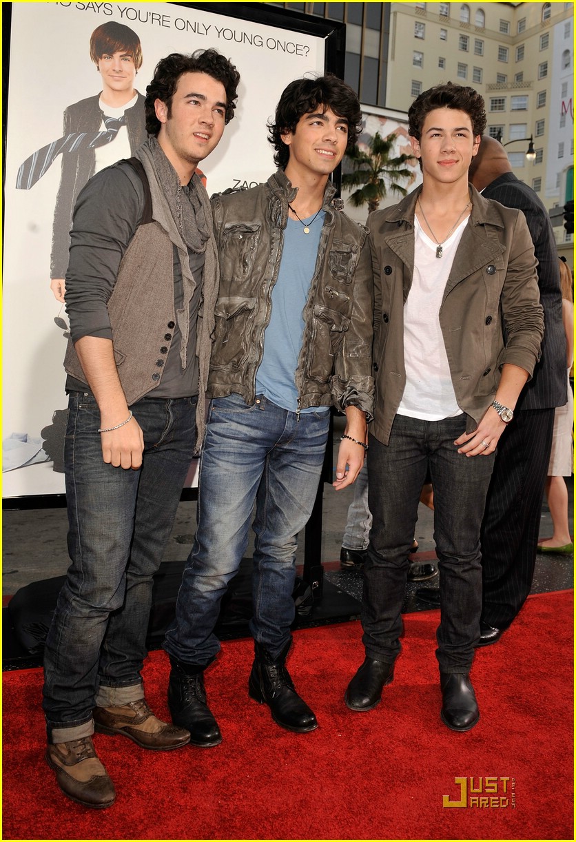 Jonas Brothers: 17 Again Siblings