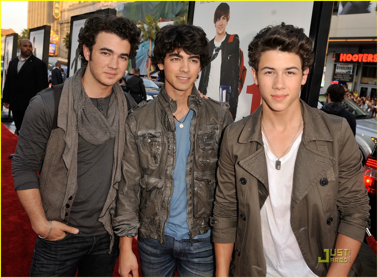 Jonas Brothers: 17 Again Siblings