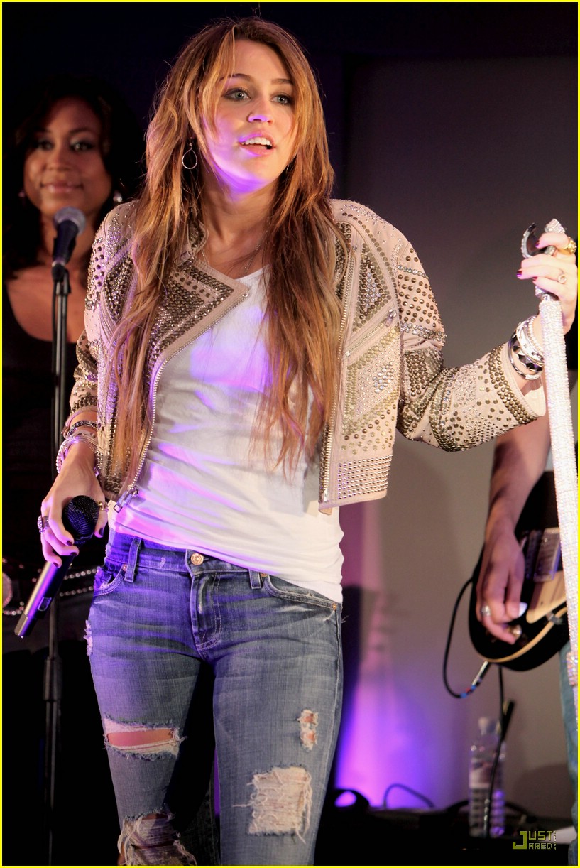 Miley Cyrus is Apple Amazing