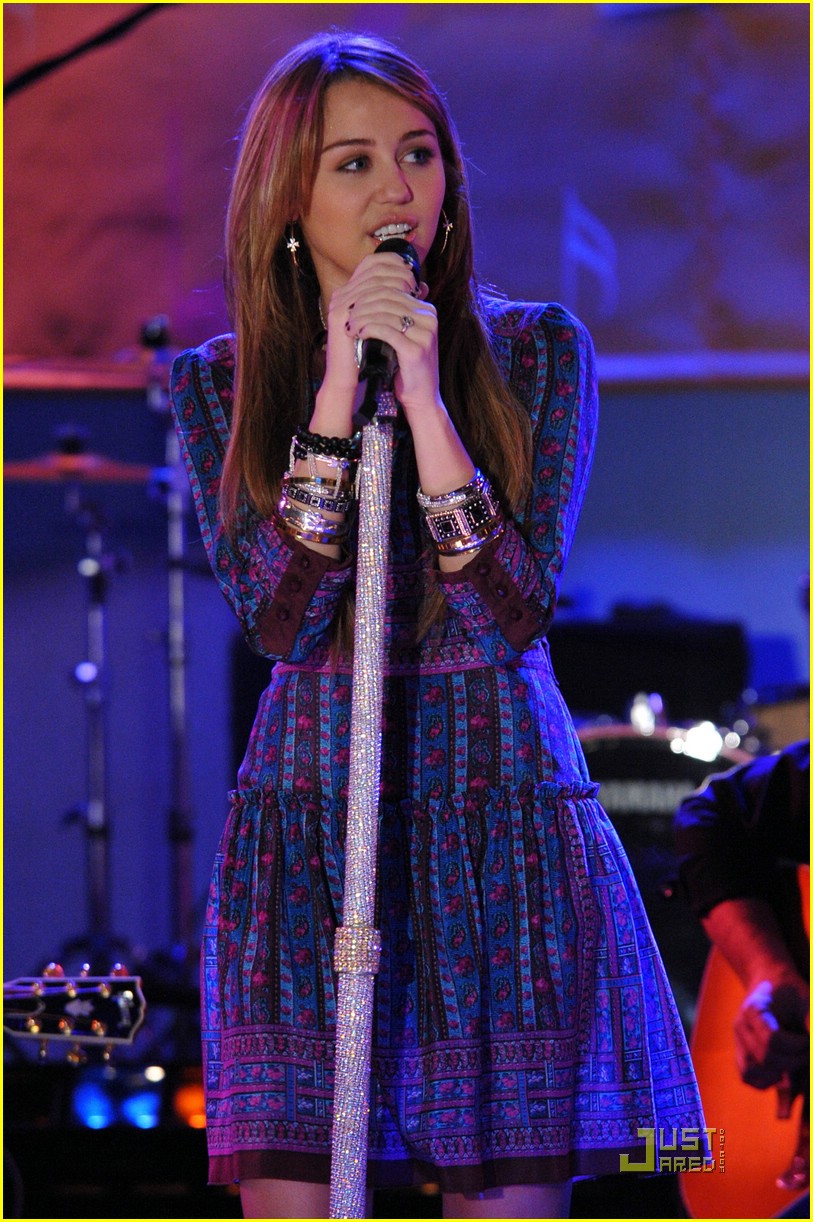 Miley Cyrus Flies Away At GMA